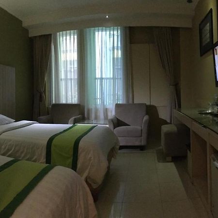 Hotel Wisata Niaga ปูร์โวเคอร์โต ภายนอก รูปภาพ