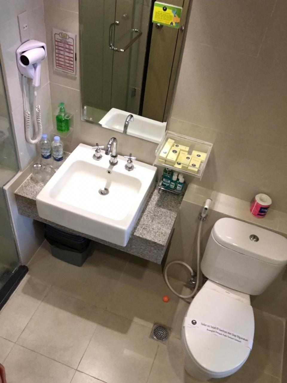 Hotel Wisata Niaga ปูร์โวเคอร์โต ภายนอก รูปภาพ