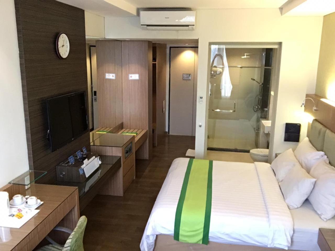 Hotel Wisata Niaga ปูร์โวเคอร์โต ภายนอก รูปภาพ