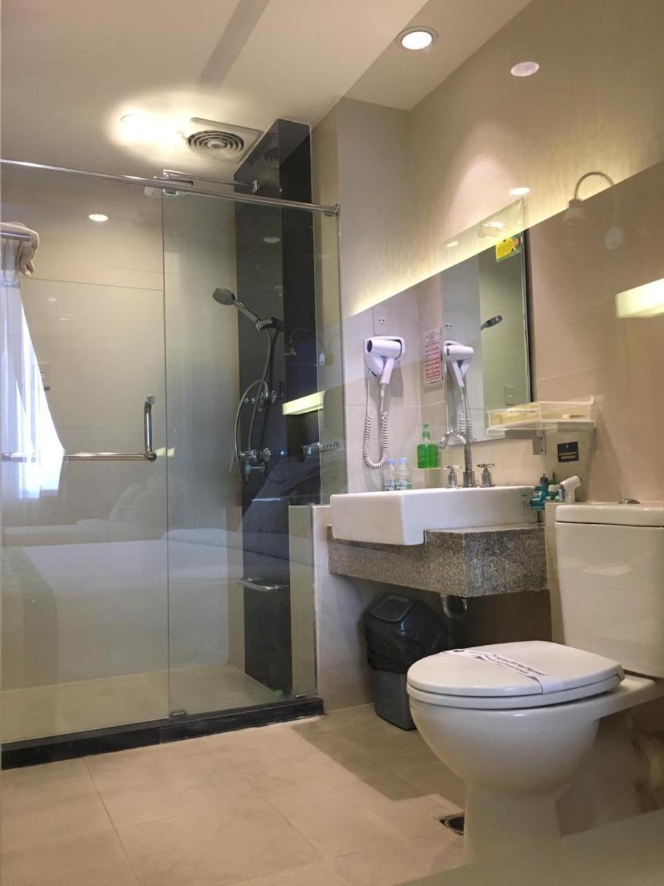 Hotel Wisata Niaga ปูร์โวเคอร์โต ภายนอก รูปภาพ