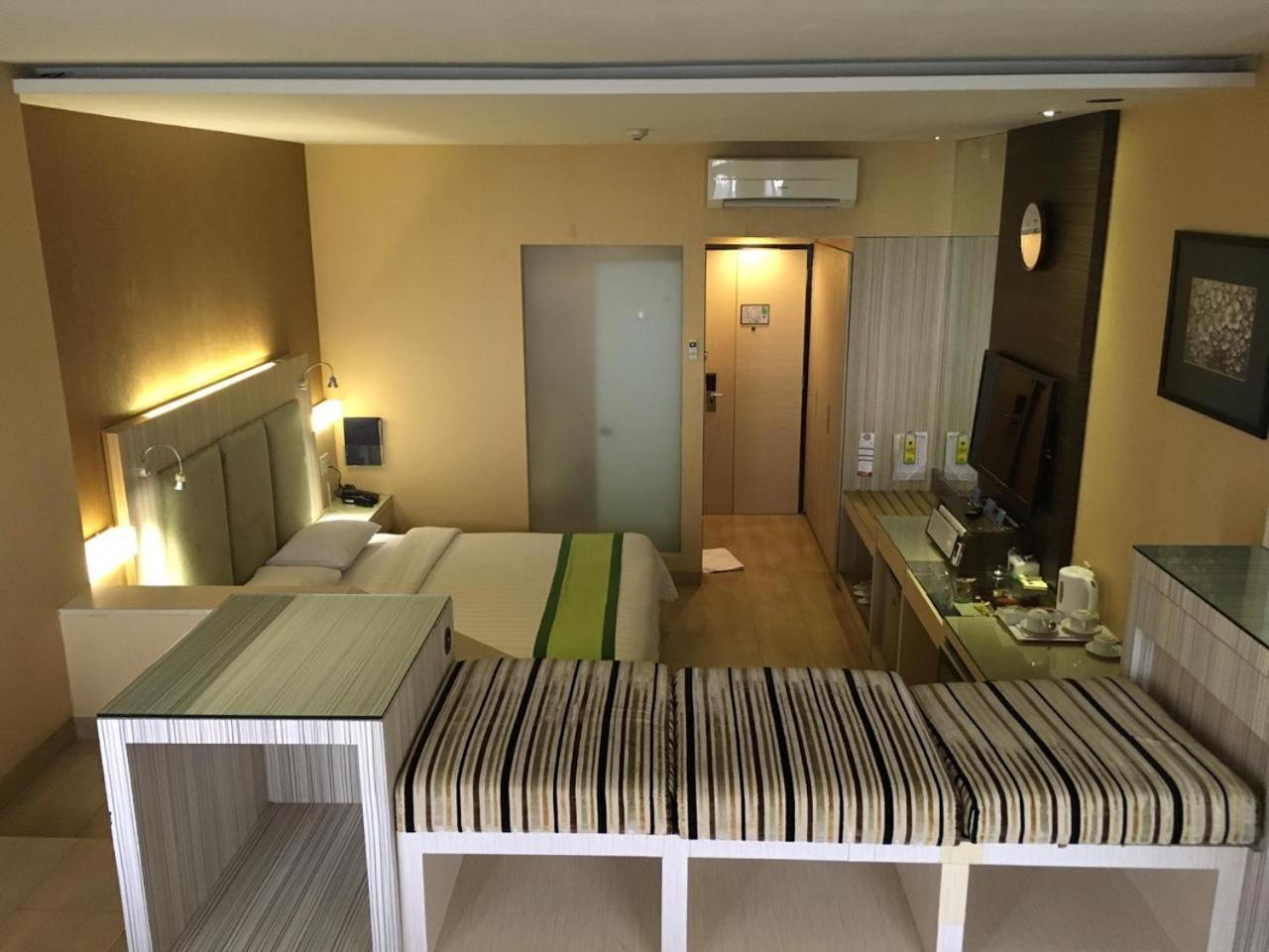 Hotel Wisata Niaga ปูร์โวเคอร์โต ภายนอก รูปภาพ