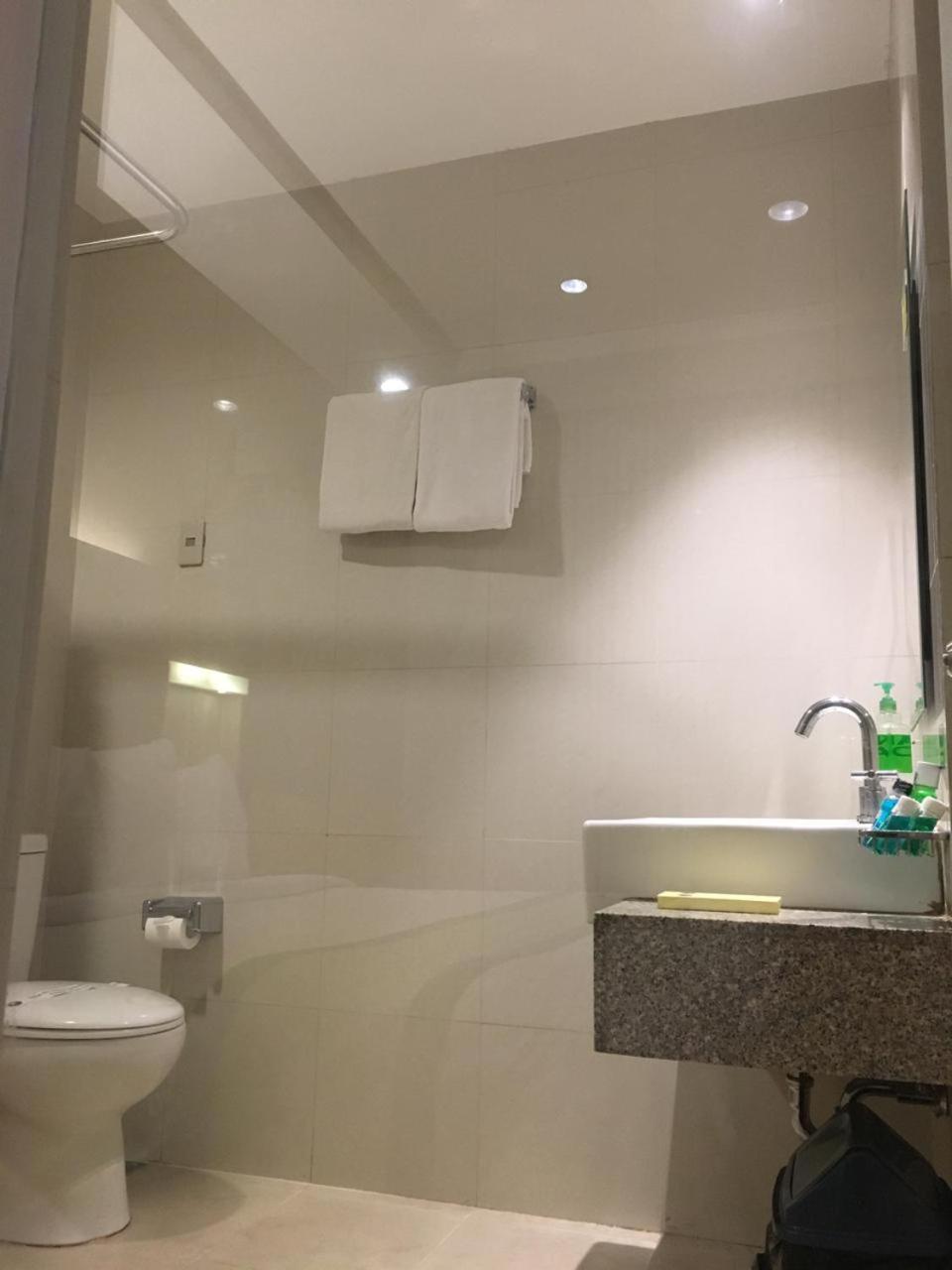 Hotel Wisata Niaga ปูร์โวเคอร์โต ภายนอก รูปภาพ