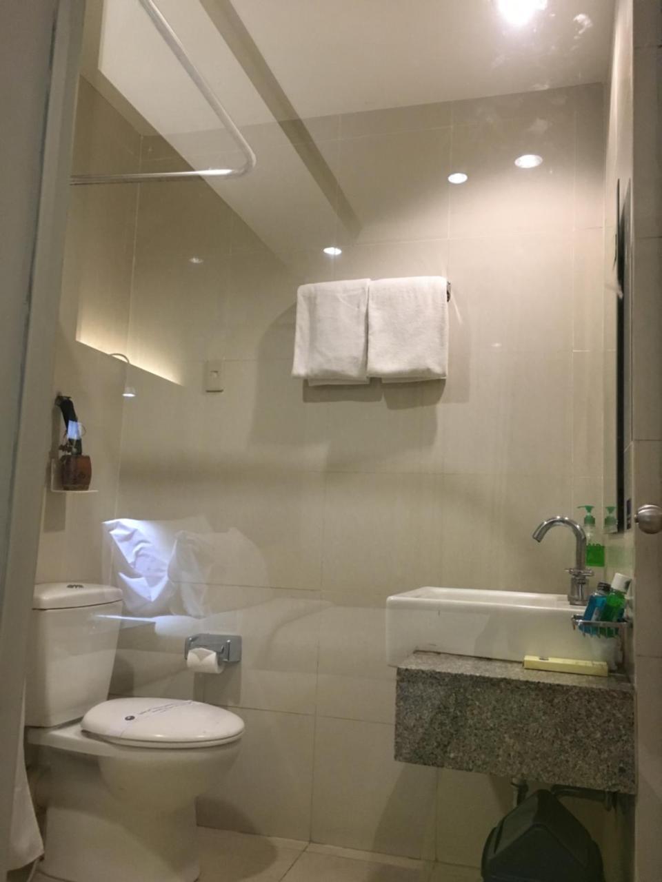 Hotel Wisata Niaga ปูร์โวเคอร์โต ภายนอก รูปภาพ