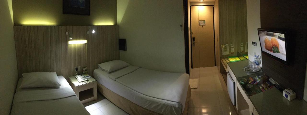 Hotel Wisata Niaga ปูร์โวเคอร์โต ภายนอก รูปภาพ