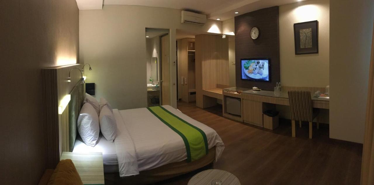 Hotel Wisata Niaga ปูร์โวเคอร์โต ภายนอก รูปภาพ