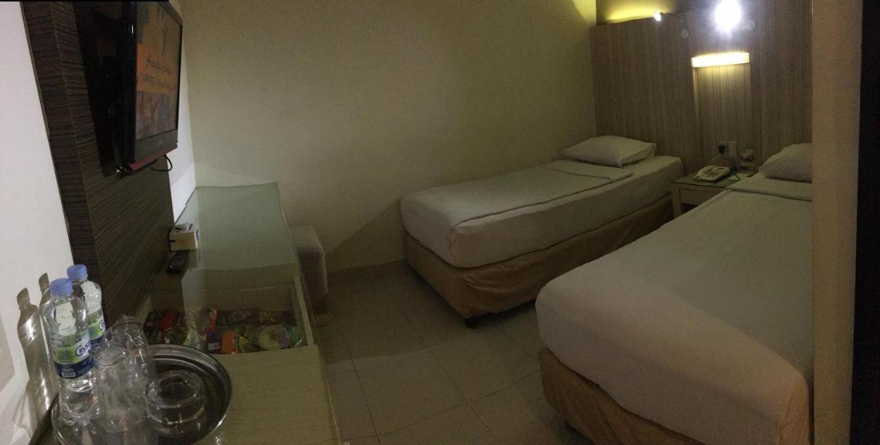 Hotel Wisata Niaga ปูร์โวเคอร์โต ภายนอก รูปภาพ