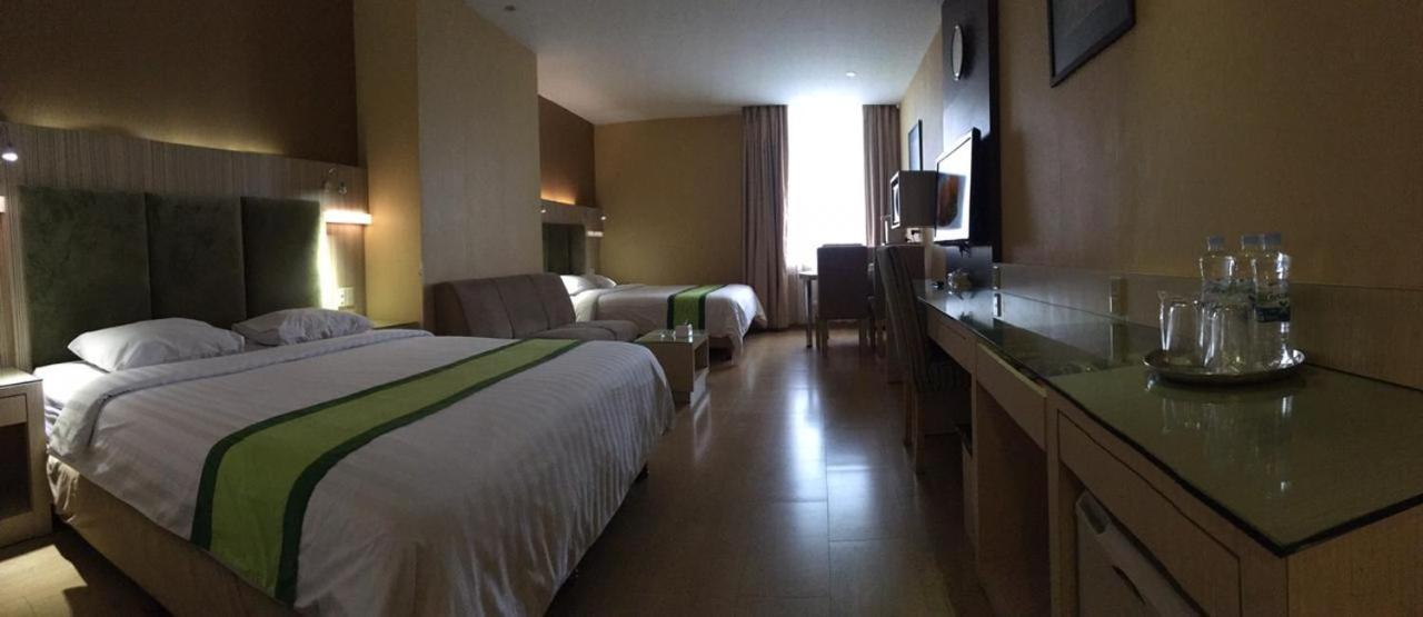 Hotel Wisata Niaga ปูร์โวเคอร์โต ภายนอก รูปภาพ