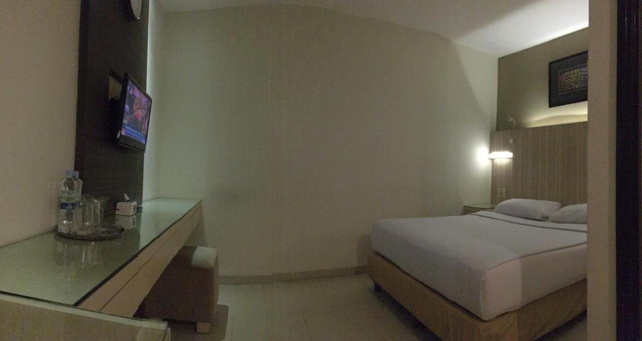 Hotel Wisata Niaga ปูร์โวเคอร์โต ภายนอก รูปภาพ